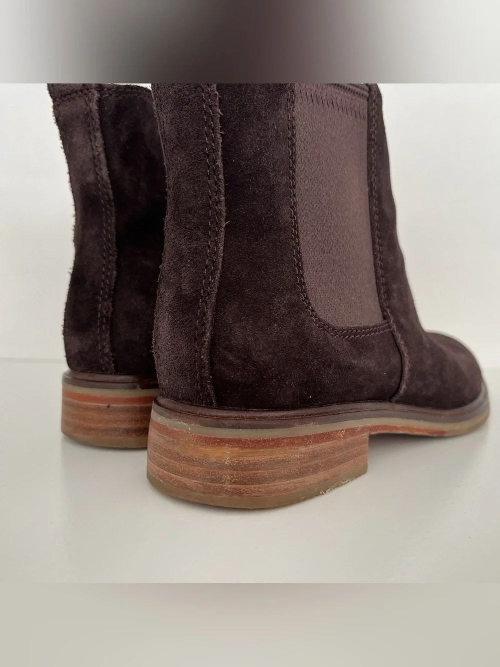 Clarks Women's Suede Ankle Booties Size 6.5 Brown Elastic Stacked Heels Preppy